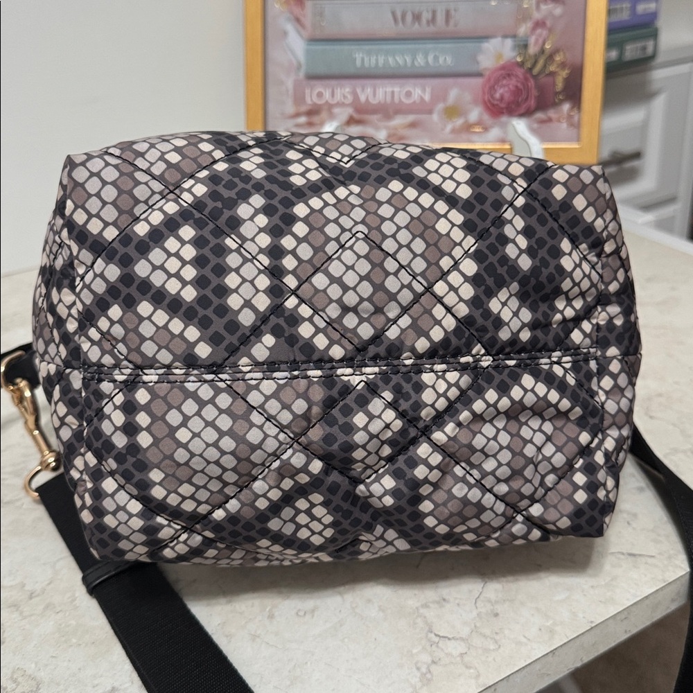 Marc Jacobs Black and Cream Snake pattern Quilted Nylon Shoulder Bag EUC - Picture 4 of 6